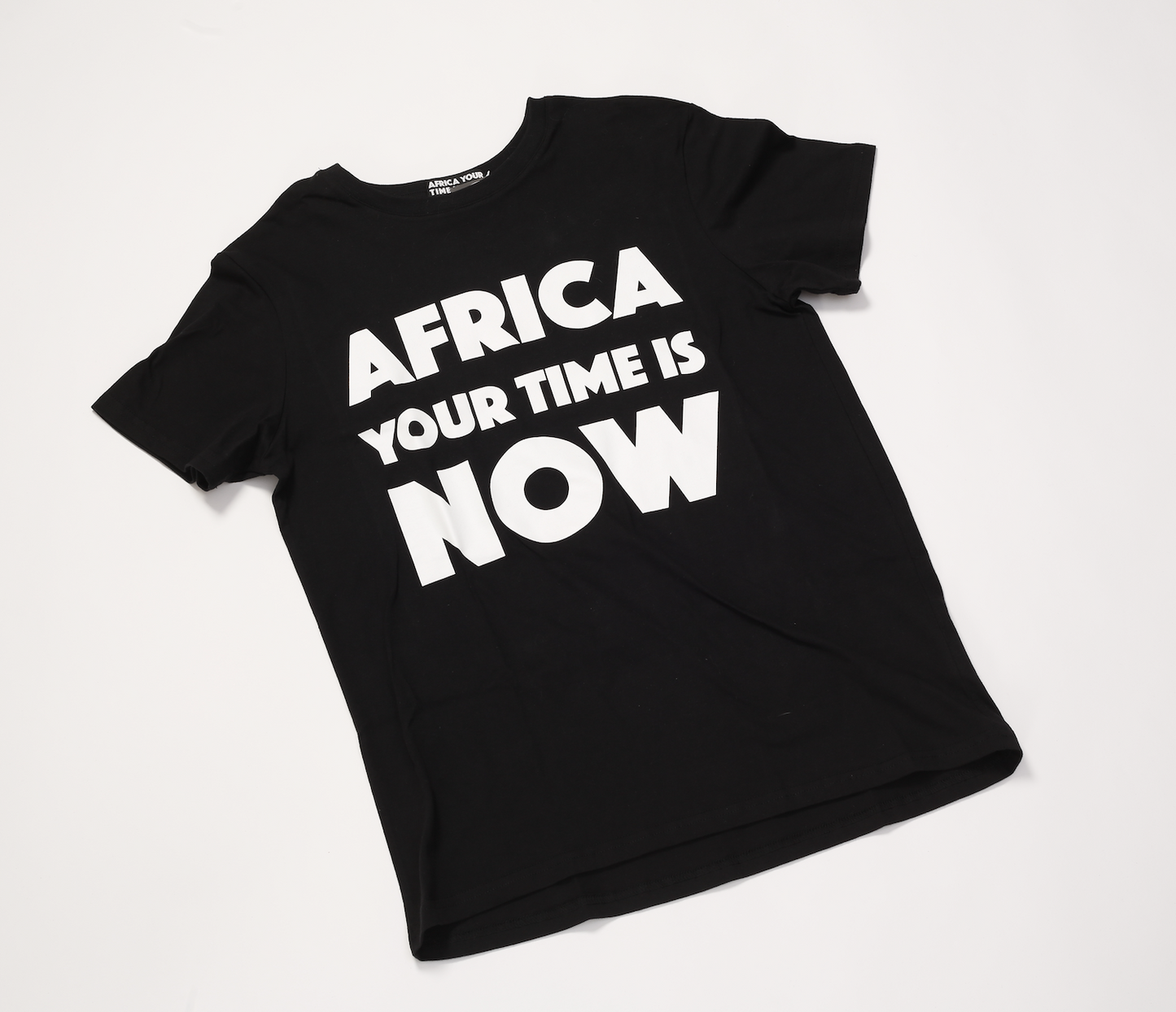 Unisex T-Shirt Africa Your Time Is Now – Frontansicht Schwarz mit weißem Print