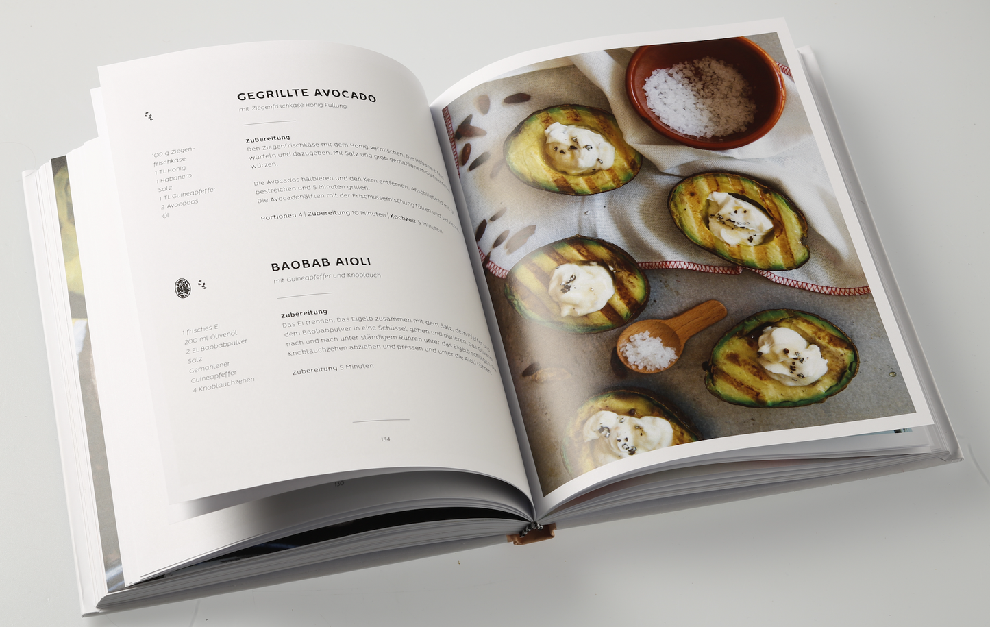 Culinary round trip through West Africa (cookbook)
