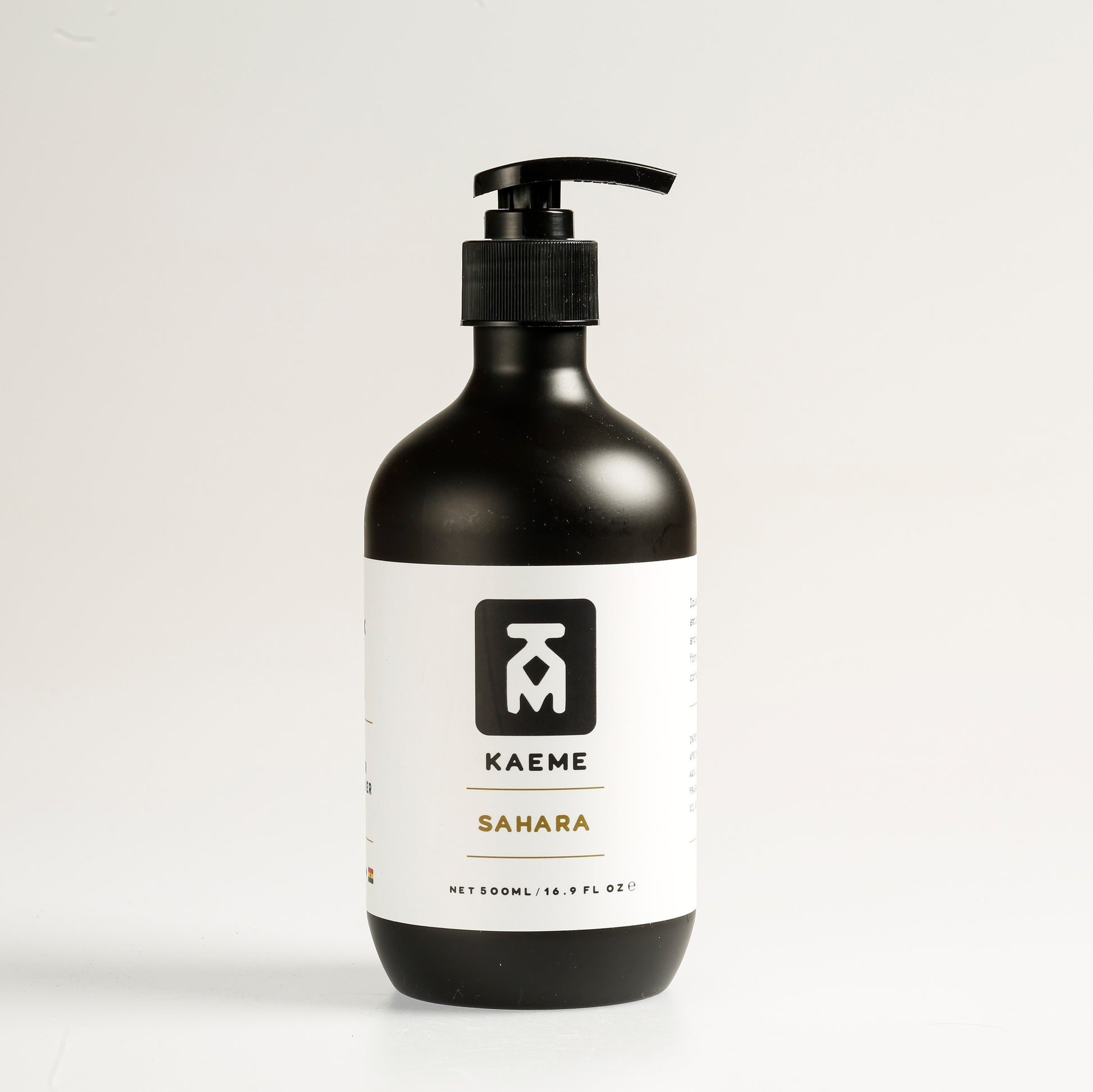 Rein natürlich schwarze Seife von Kaeme Fairtrade und nachhaltig gesund Seifenspender Dosierspender Black Soap Sahara Afrika Ghana Wertschöpfung