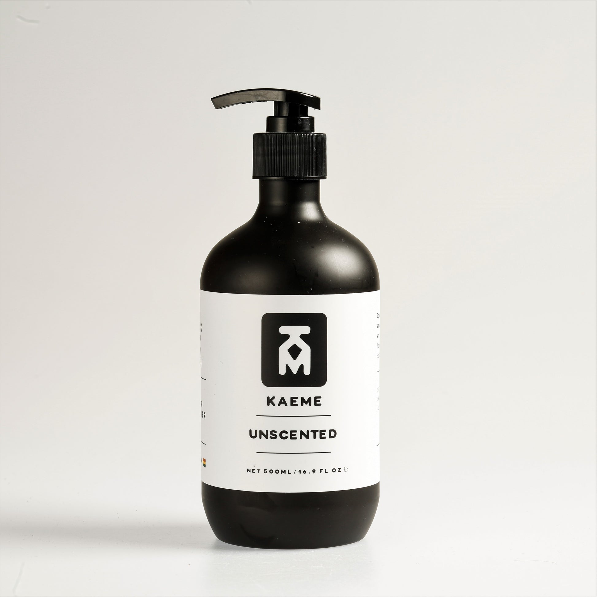 Rein natürlich schwarze Seife von Kaeme Fairtrade und nachhaltig gesund Seifenspender Dosierspender Black Soap Unscented Afrika Ghana Wertschöpfung