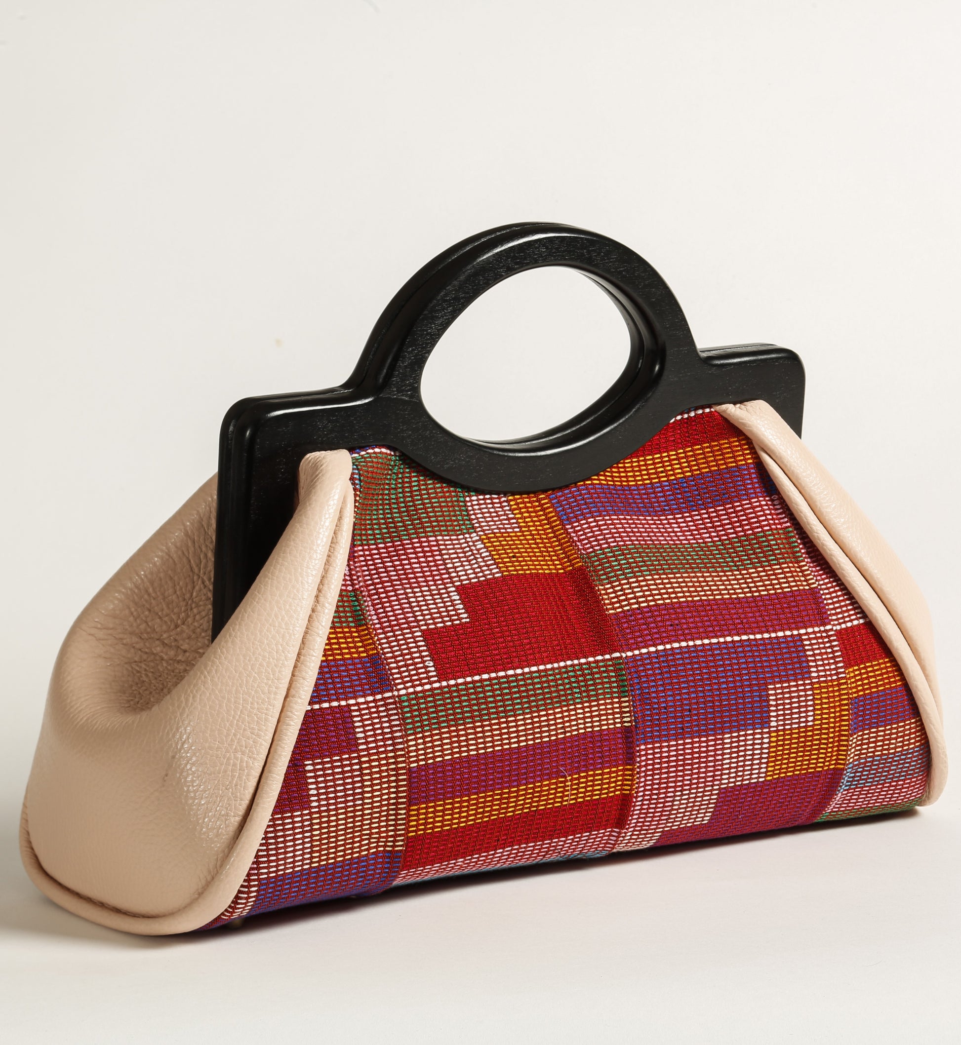 Handtasche Oyé – Nahaufnahme der feinen Handwerkskunst

