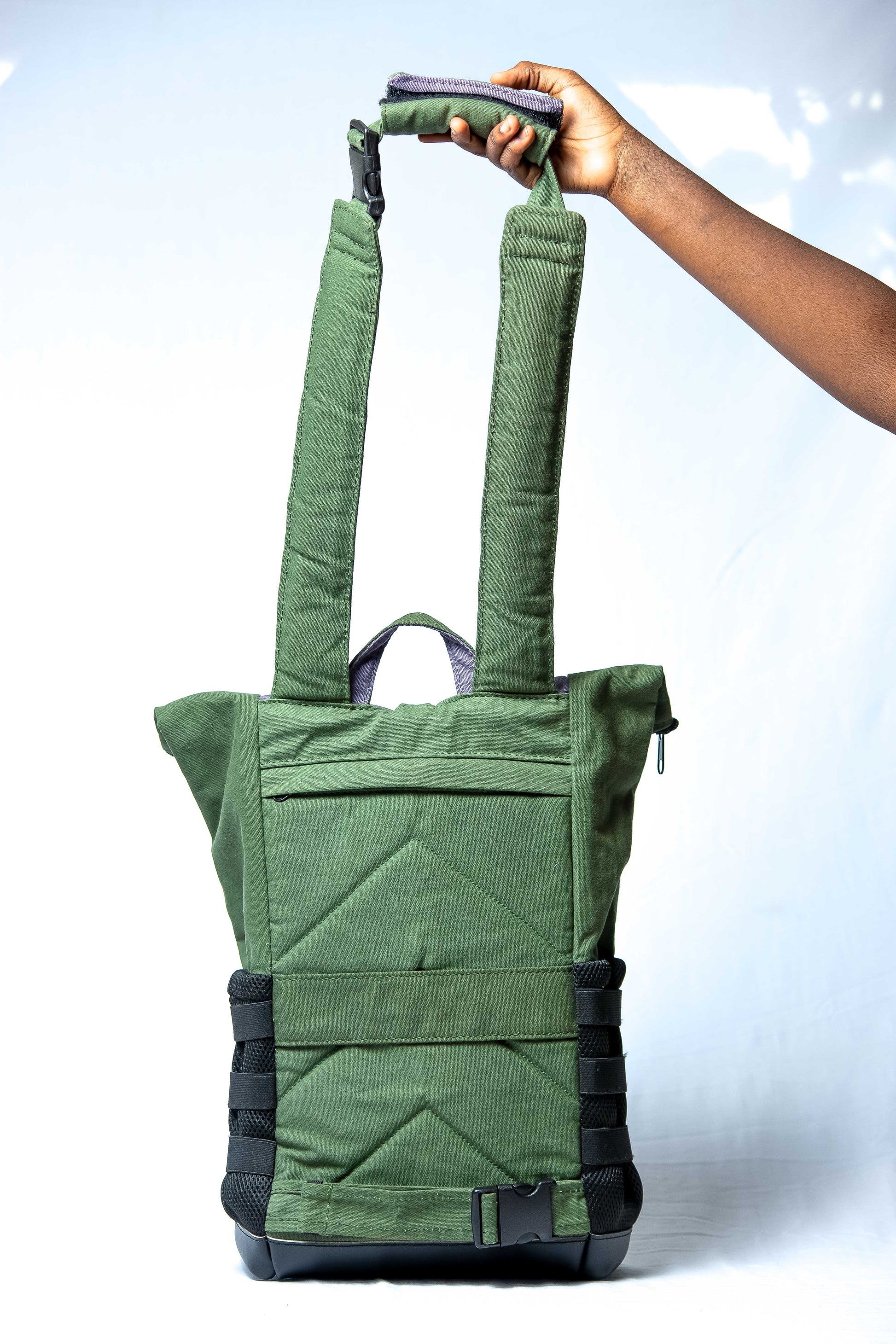 Rucksack Zetu in Farbe Grün und Blau. in Handarbeit hergestellt. Vertrieb durch Manuyoo. 