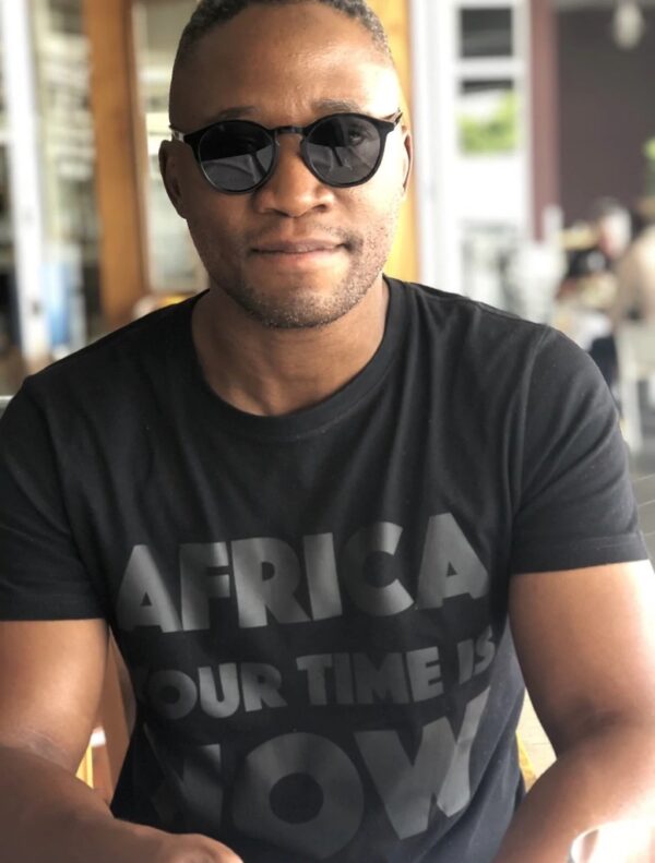 T-shirt (noir sur noir)