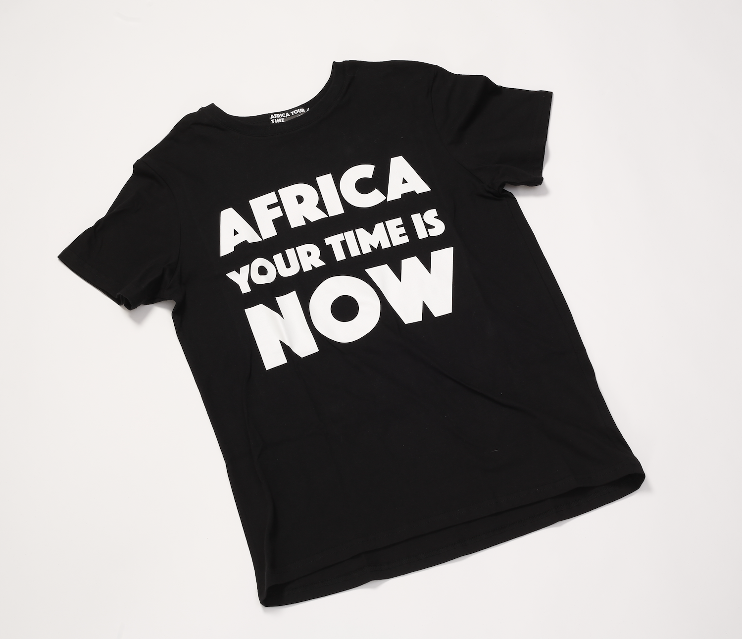 Unisex T-Shirt Africa Your Time Is Now – Frontansicht Schwarz mit weißem Print

