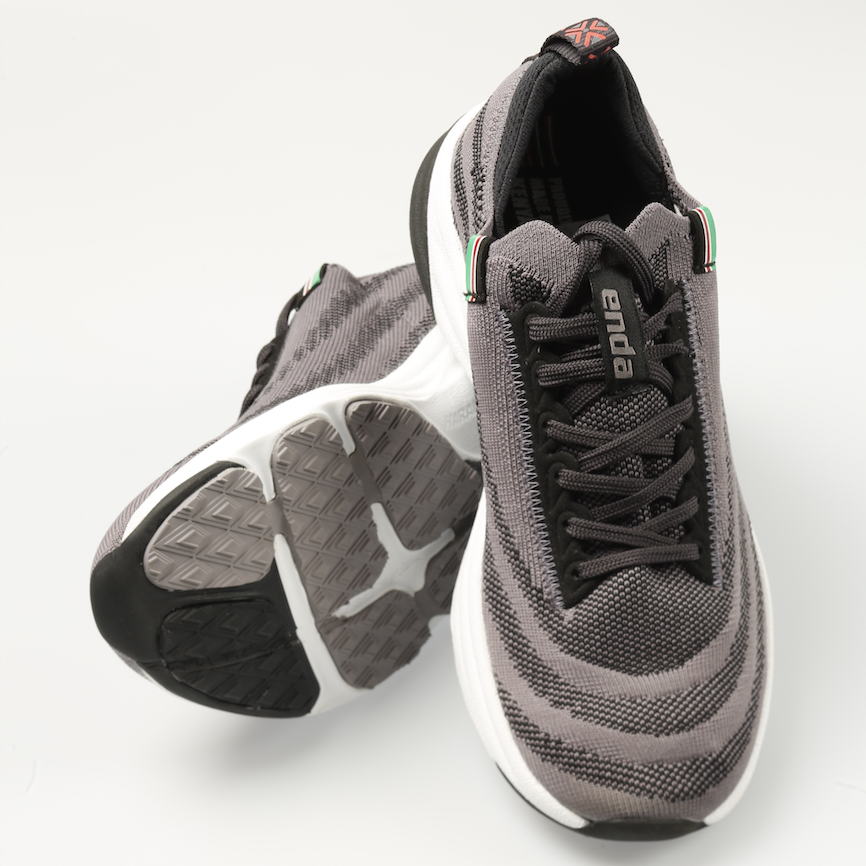 ENDA Lapatet Laufschuh in Grau – Secretary Bird Design Seitenansicht