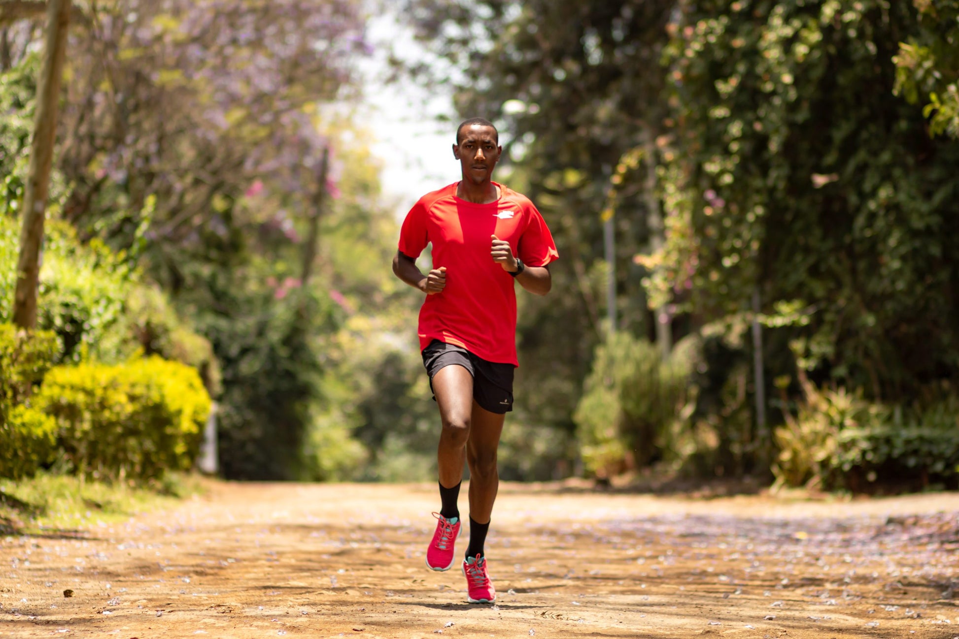 Vegane Running-Schuhe mit atmungsaktivem Obermaterial – ENDA Kenia

