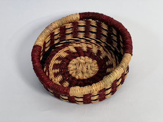 Korbtasche welches für Obst oder Dekoration genutzt wird aus Ghana Afrika